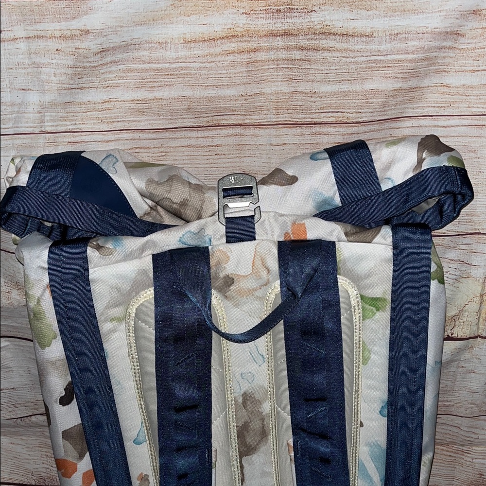 The North Face Roadsoda Waterproof Backpack - Picture 5 of 12